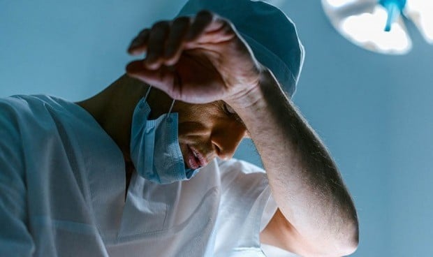 Comparación entre médicos y camioneros para replantear las guardias de 24h