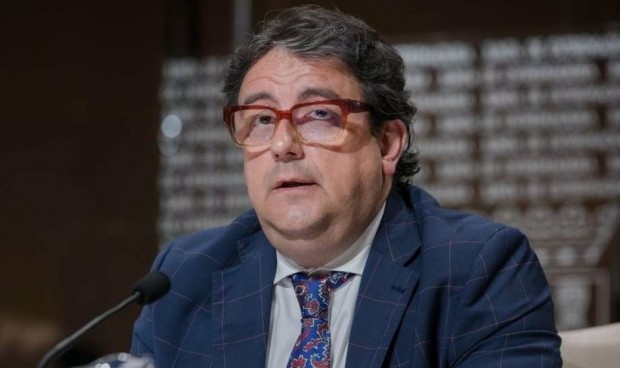  José María Vergeles, consejero de Sanidad de Extremadura. anuncia un complemento de 500 euros a médicos de zonas rurales.
