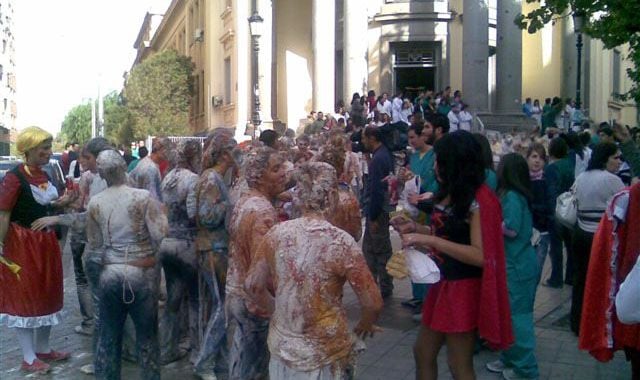 Compromiso para unas novatadas “sin humillación” en la facultad de Medicina