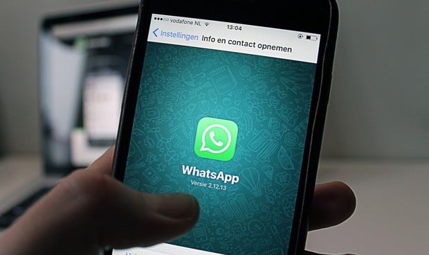 Condena a un médico por 'deshonrar' a un socio en su estado de Whatsapp