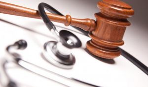 Condenan a dos ginecólogos a pagar más de medio millón por un error médico
