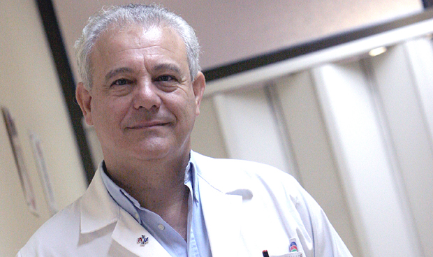 Contratar médicos por Facebook es legal si son temporales