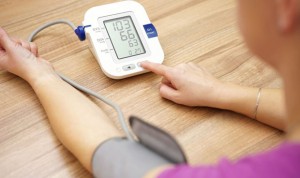 Controlar la presión arterial alarga la vida hasta casi tres años