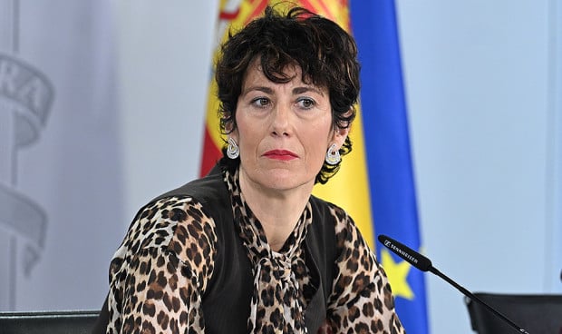  Elma Saiz, ministra de Seguridad Social, anuncia un convenio multiautonómico para agilizar la gestión médica de bajas laborales.