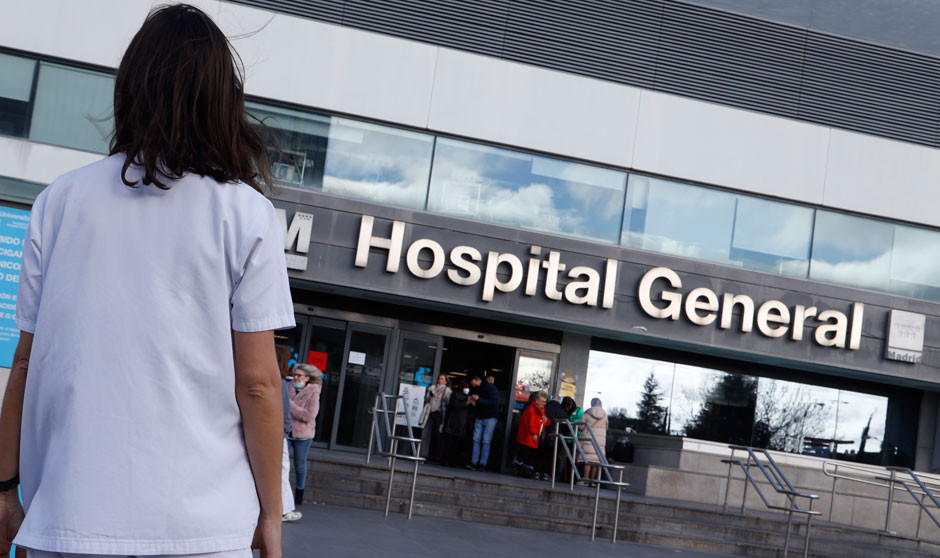 Acceso a un hospital del Servicio Madrileño de Salud.