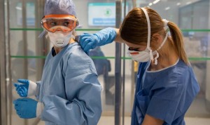 Coronavirus: España tiene un 32% más de sanitarios infectados que Italia
