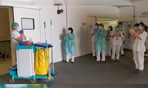 Coronavirus: homenaje de los sanitarios a las limpiadoras del hospital