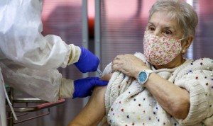 Covid-19: primera CCAA que permite a la privada vacunar a sus profesionales