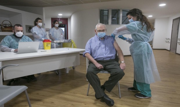 Covid-19 vacuna: España administra casi 40.000 dosis en el último día