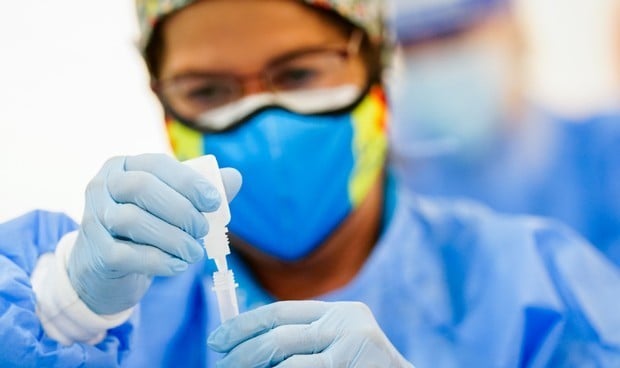 Las personas que han pasado el Covid son inmunes a la variante británica