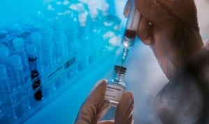 Covid: escape vacunal de la variante india si solo se administra una dosis