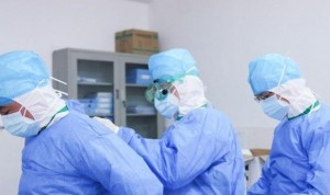 Covid: Febrero deja 2.925 casos más entre el personal sanitario