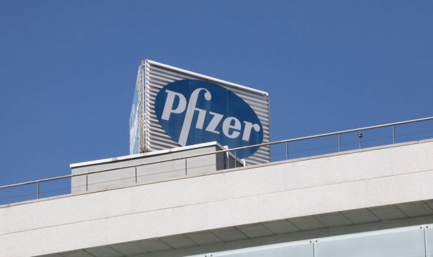 Pfizer vacuna a sus empleados en España "de acuerdo" con Sanidad 