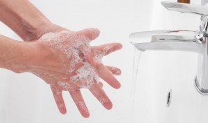 La mitad de los sanitarios cumple con el lavado de manos frente al Covid