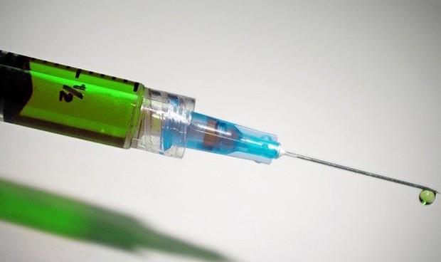Covid: la vacuna a sanitarios de la privada, en marcha en todas las CCAA