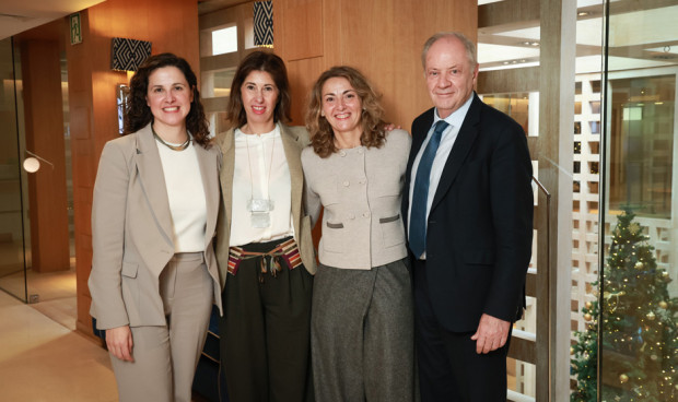 Carlota Gómez de la Hoz (Hipra), Rocío Arroyo (Amadix), Cristina Nadal (MSD España) y Santiago de Torres (Atrys Health): nueva junta directiva de Asebio.
