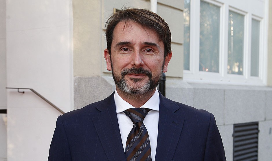 Cristóbal Belda se estrena como académico, pero no en Medicina