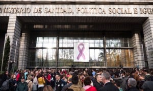 Críticas al calendario MIR: "No da tiempo ni a colegiarse ni a buscar piso"
