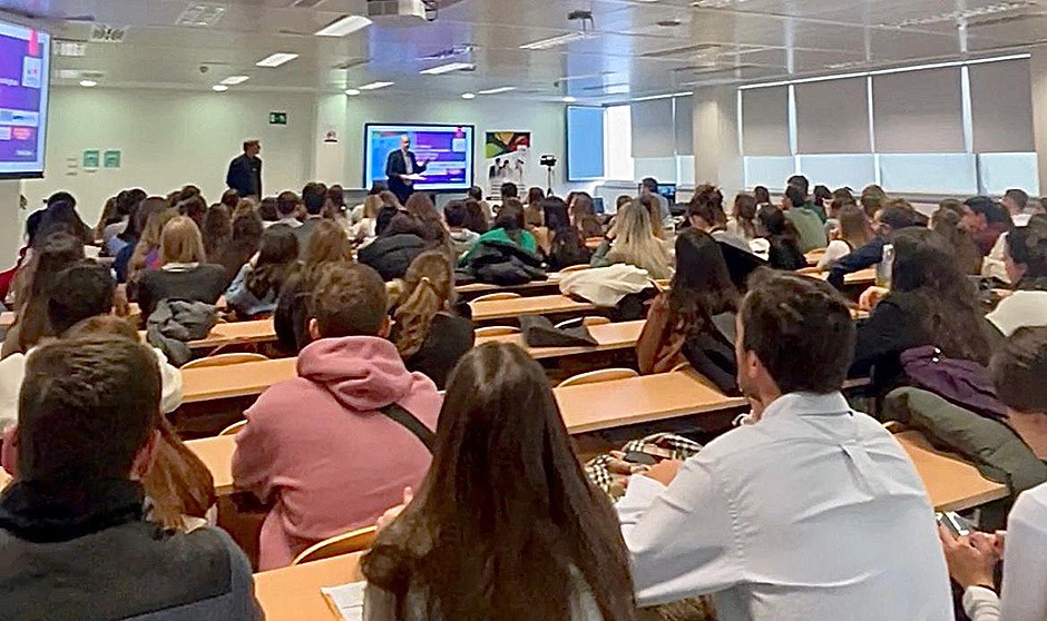CTO presenta su máster sobre Industria Farmacéutica únicamente para médicos