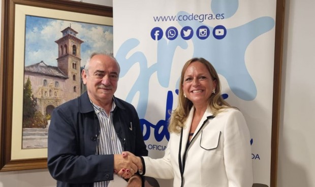  Jacinto Escobar, presidente del Colegio Oficial de Enfermería de Granada y Pilar Sánchez, directora de relaciones institucionales de CTO firman un convenio de preparación EIR.