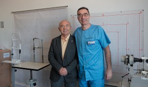 Dos médicos, padre e hijo, explican cómo fue trabajar juntos en el Servicio de Oftalmología del Hospital Clínico San Carlos de Madrid.