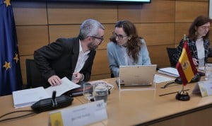 Javier Padilla y Mónica García anuncian el plan del Ministerio de Sanidad para luchar contra el intrusismo laboral en Medicina.