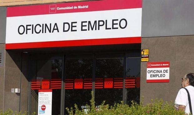 Cuatro de cada 10 desempleados de la sanidad española no cobran el paro
