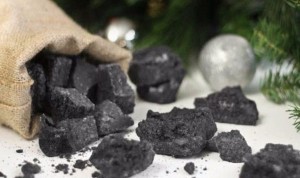 Dar carbón en Navidad, "potencialmente dañino" para la salud mental