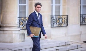 Gabriel Attal, primer ministro de Francia, propone multas a los pacientes que no acudan a sus citas sanitarias.