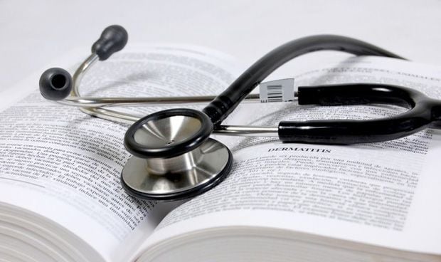 De Dan Brown a Michael Crichton: libros que debes leer si estudias Medicina