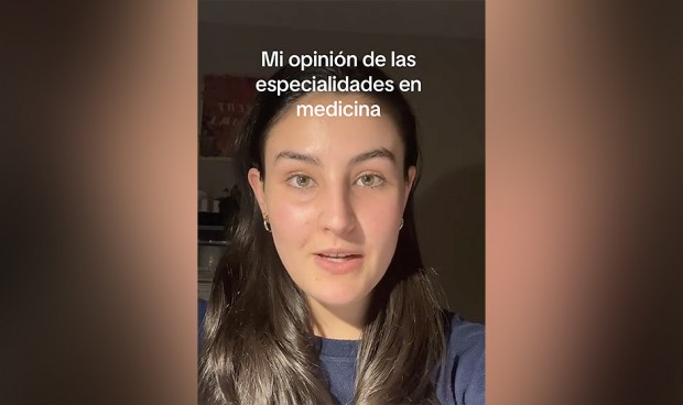 Elisa Ríos, estudiante de quinto de Medicina, desglosa las distintas especialidades médicas por las que ha rotado en sus prácticas.