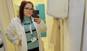 Raquel Cortés, estudiante de Enfermería, ha entrado al grado a través de la vía de personas con discapacidad.