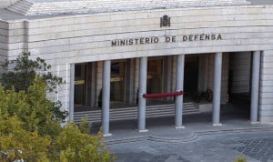 Defensa abre la estaturización de sanitarios en 57 especialidades médicas