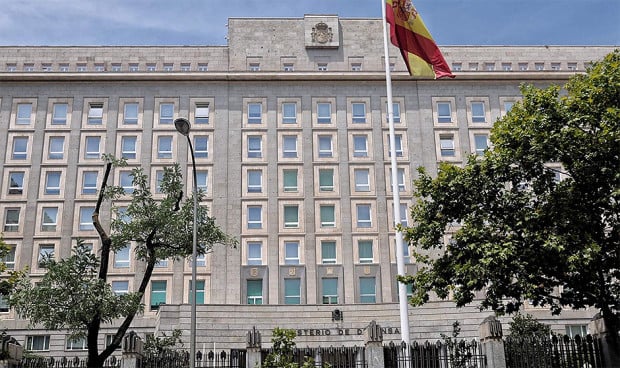 Defensa amplía su red sanitaria con 34 plazas de TCAE en Madrid y Zaragoza