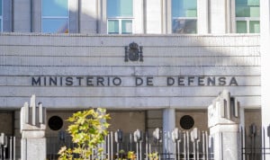 Defensa da plaza a decenas de médicos, enfermeras, fisioterapeutas y TCAE