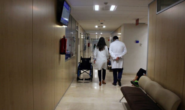 Un médico abandona la residencia tras 4 exámenes MIR por el estrés de las guardias 24 horas.