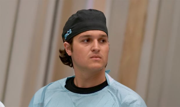 Deja los apuntes del MIR para salvar a una paciente: "Que paren el tren"