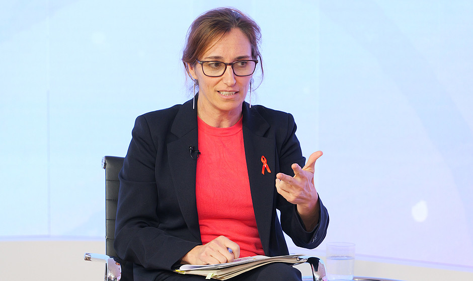  Mónica García, ministra de Sanidad, que responde a los 6 frentes médicos.