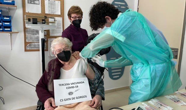 Dénia comienza a vacunar contra el Covid-19 a los mayores de 90 años