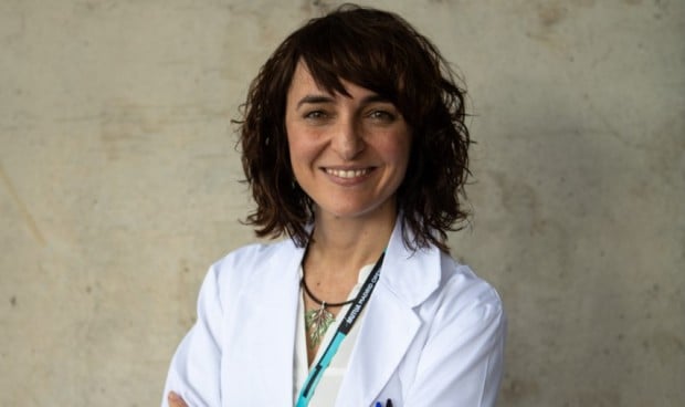 Elena Godoy, de la AEDV, advierte de la peligrosidad de las cabinas de rayos ultravioletas, recalcando que aumenta el riesgo de padecer melanoma