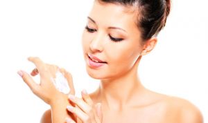 Dermatólogos recomiendan endurecer la prohibición del conservante MI