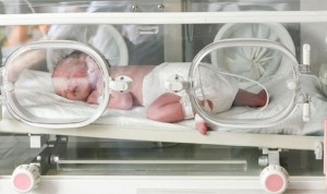 Descubren el perfil asociado a los bebés hospitalizados por Covid-19