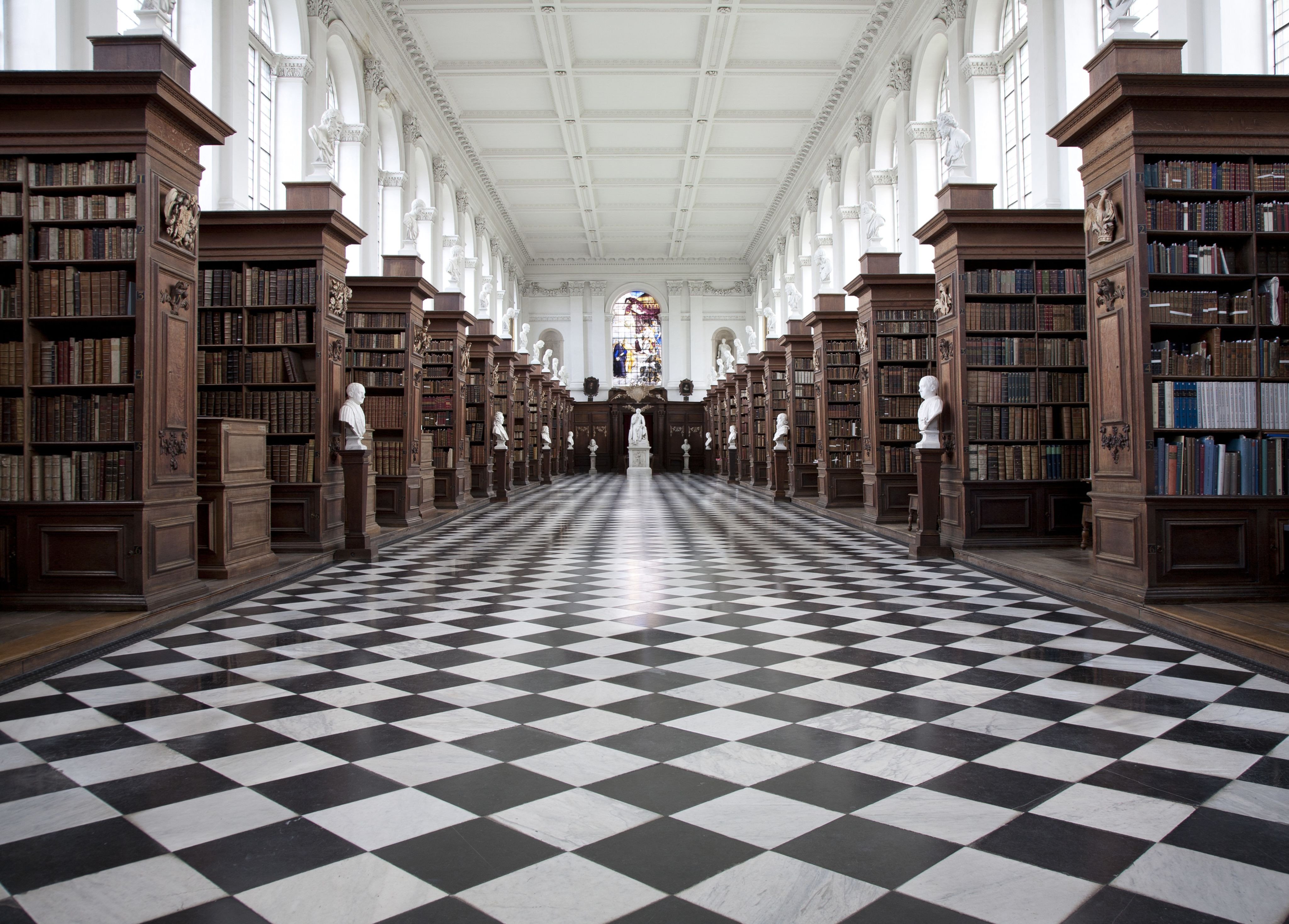 Interior de la Biblioteca Wren de la Universidad de Cambridge, que ha alumbrado una nueva investigación sobre el cerebro. 