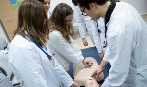 Sacar malas notas en Medicina en función de tener profesor o profesora