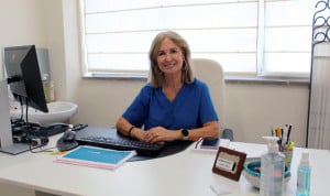 La ginecóloga Concha Blasco explica cómo tratar el cáncer de ovario