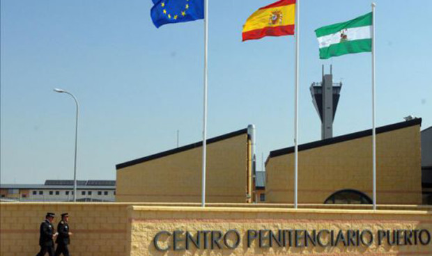 La Policía Nacional ha detenido a un médico de la cárcel Puerto II (Cádiz) por introducir droga y teléfonos móviles en prisión