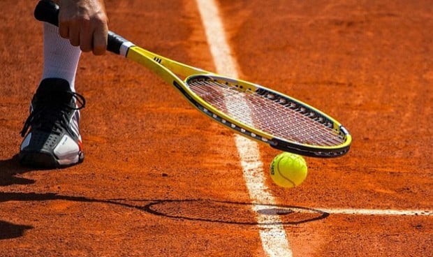 Detenidos 50 sanitarios por falsear turnos para ir a jugar al tenis