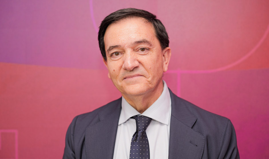 Diego Ayuso, secretario general del Consejo General de Enfermería y coordinador del libro 'La gestión de enfermería y la división médica como dirección asistencial'