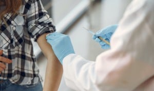 Diez CCAA han vacunado ya a más del 80% de la población con una dosis