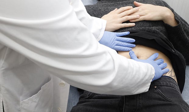 Las enfermedades del aparato digestivo lideran el ranking de causas de hospitalización en España en 2023.